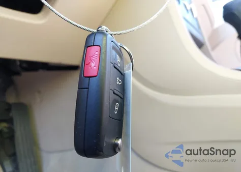 2013 Volkswagen Beetle 2.5L z USA, uszkodzony, nr VIN 3VW5P7AT8DM832575